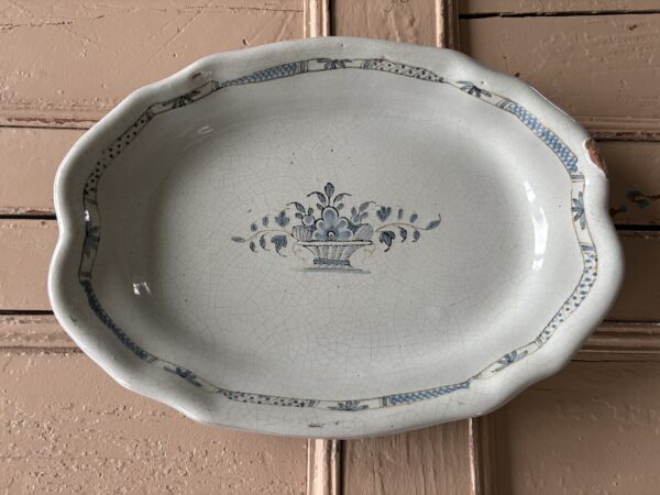 Late 18th/early 19th century French faience, cul noir platter plate